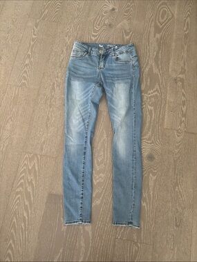 Light Wash Women's Skinny Jeans - Classic Slim Fit